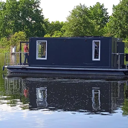 Botel Plywajacy Dom