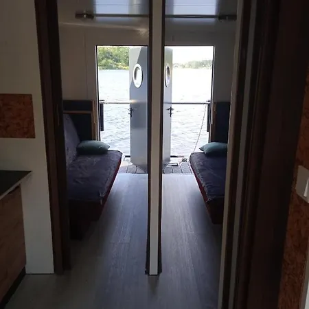 Plywajacy Dom Bateau-hôtel Zegrze