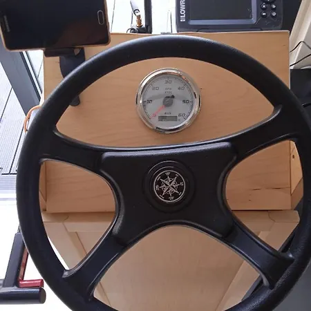 Úszó hotel Plywajacy Dom Zegrze