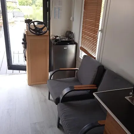 Hotel na wodzie Pływający Dom *