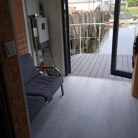 Plywajacy Dom Úszó hotel *