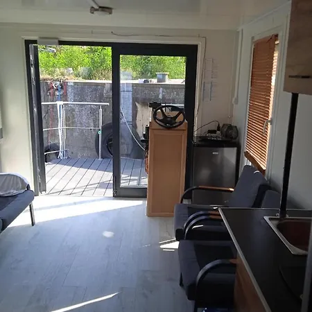 Plywajacy Dom Úszó hotel *