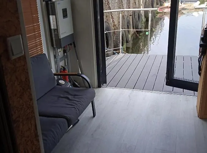 Plywajacy Dom Úszó hotel *