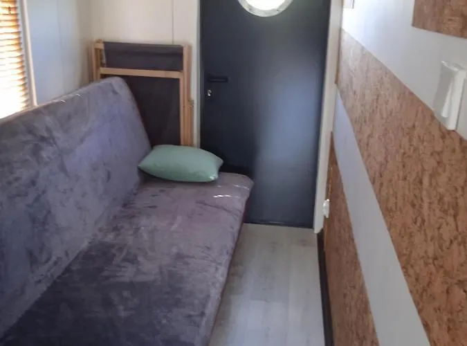 Plywajacy Dom Úszó hotel *